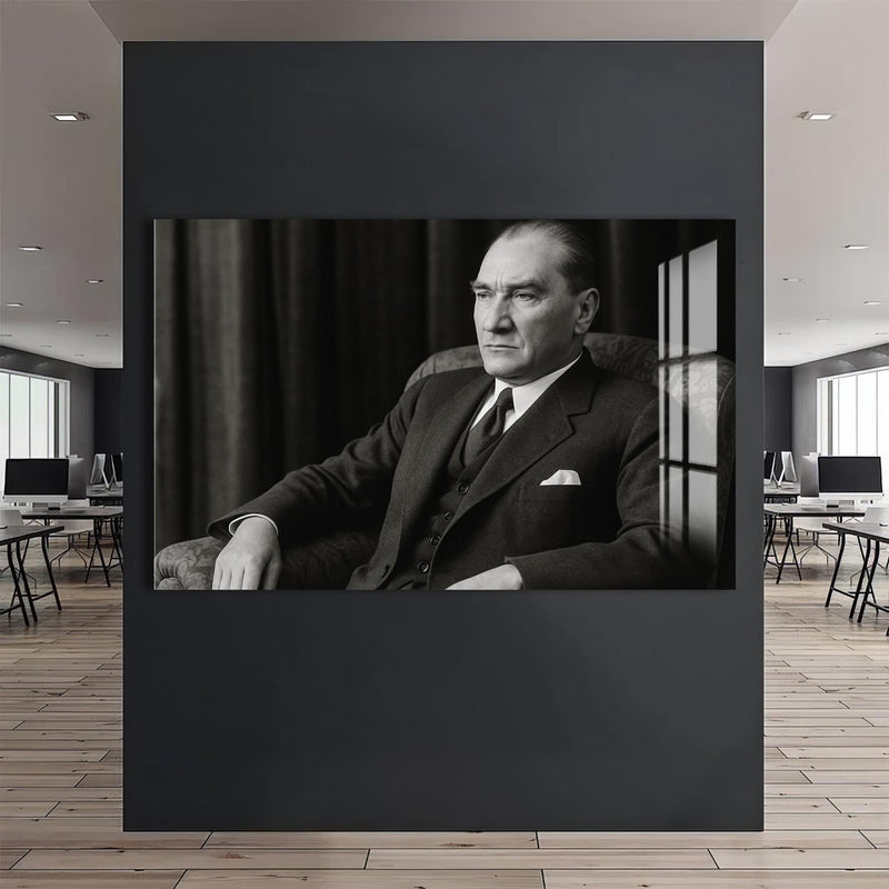 Koltukta Atatürk Cam Tablo – Cam Tablo