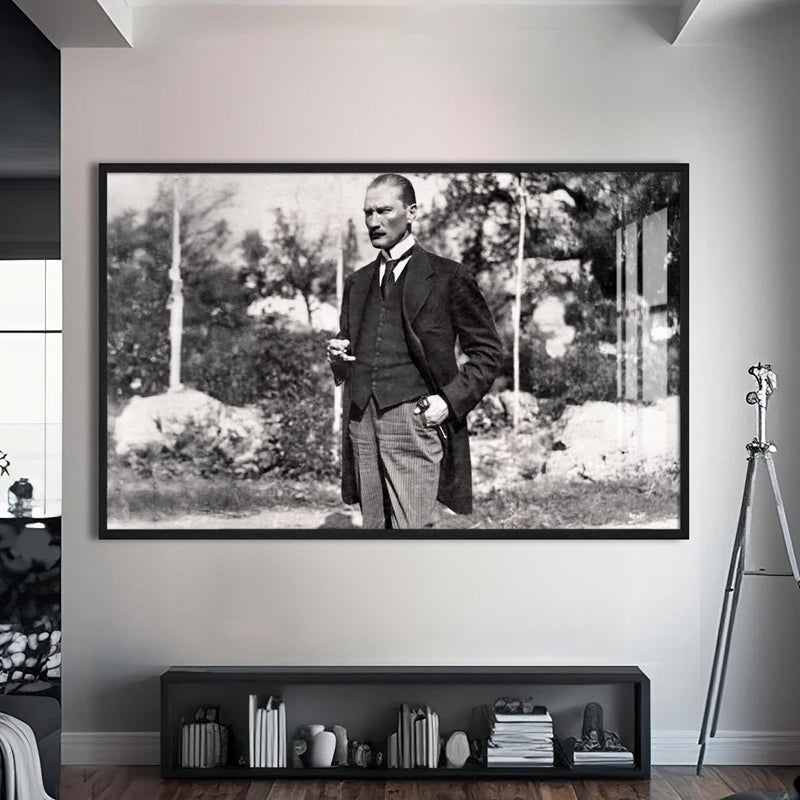 Atatürk Cam Tablo – Siyah Çerçeveli Cam Tablo