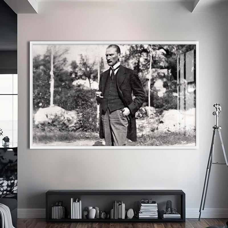 Atatürk Cam Tablo – Beyaz Çerçeveli Cam Tablo