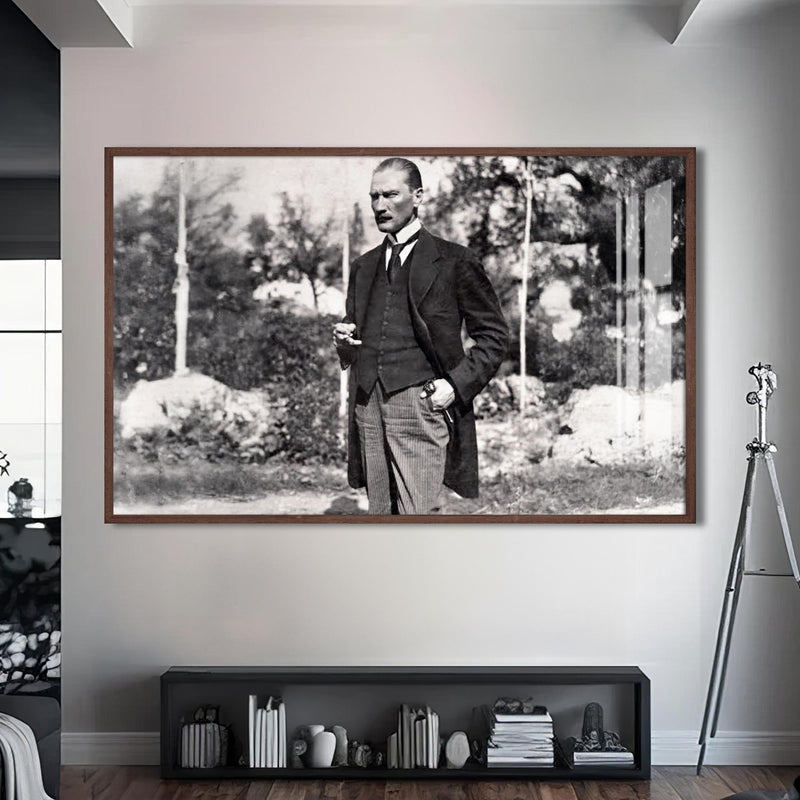 Atatürk Cam Tablo – Ceviz Çerçeveli Cam Tablo