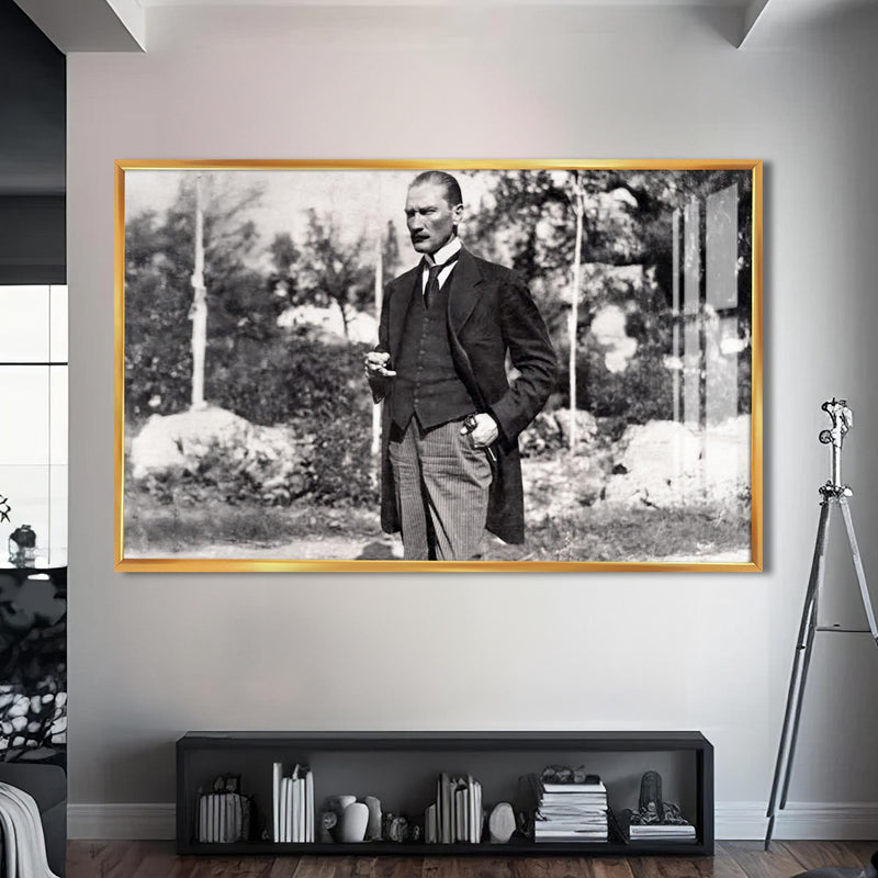 Atatürk Cam Tablo – Altın Çerçeveli Cam Tablo