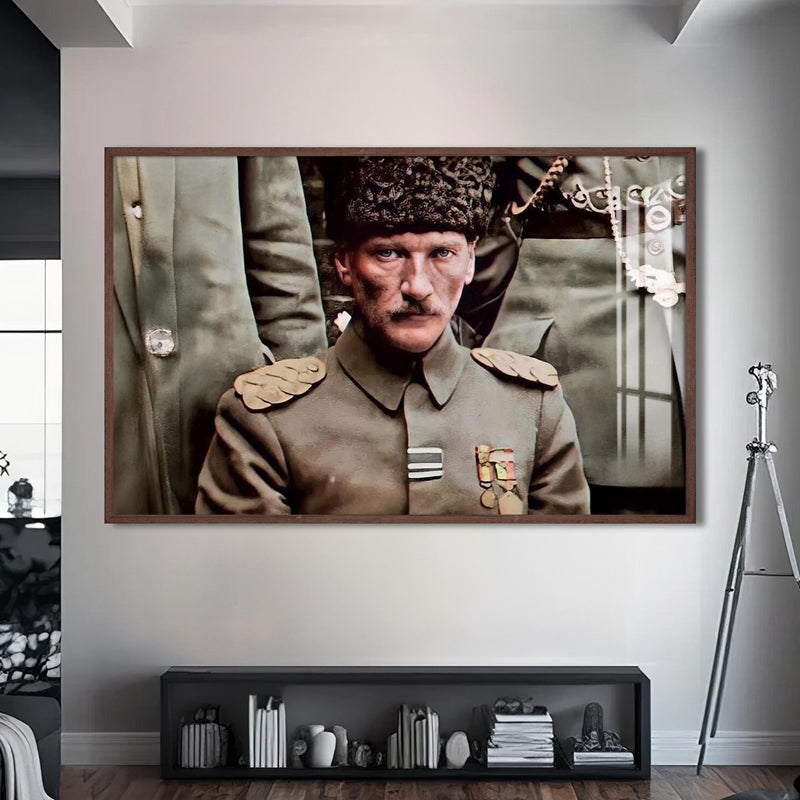 Atatürk Cam Tablo – Ceviz Çerçeveli Cam Tablo