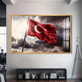 Türk Bayrağı Cam Tablo – Altın Çerçeveli Cam Tablo
