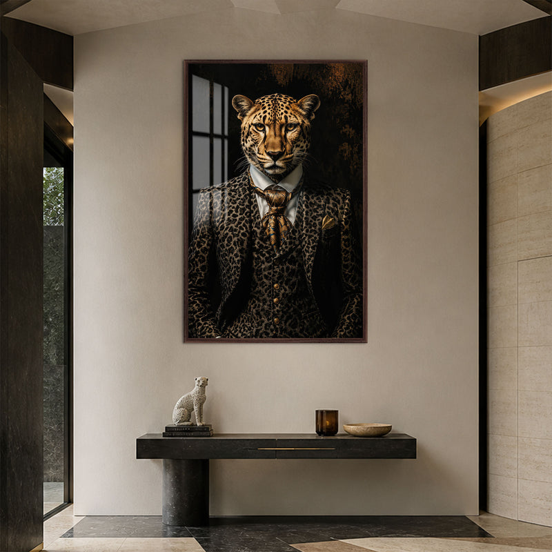 Takım Elbiseli Leopar Beyefendi Cam Tablo – Ceviz Çerçeveli Cam Tablo