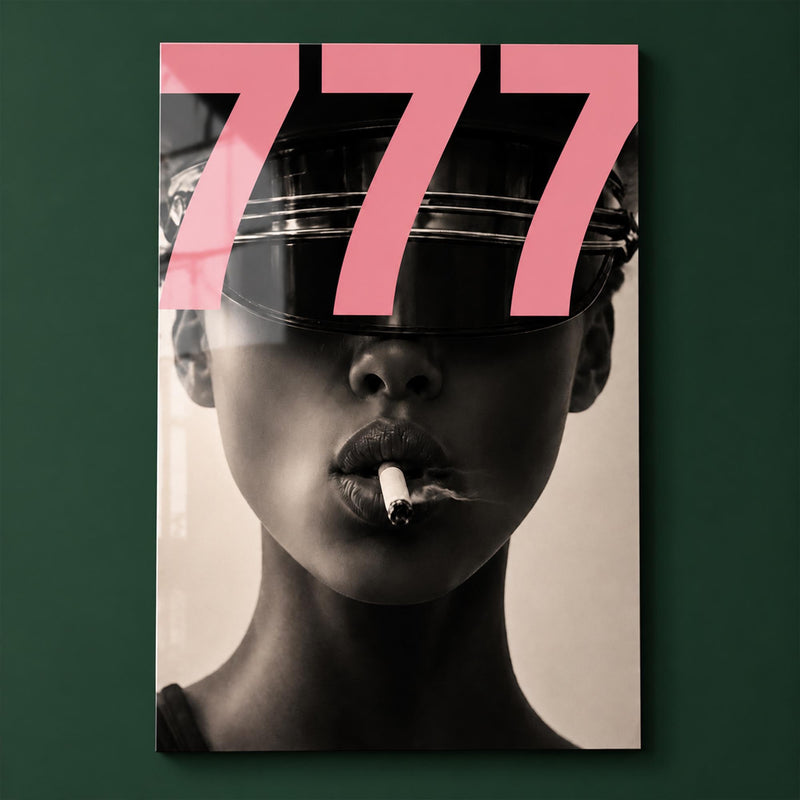 Pembe Vizörlü 777 Portresi Cam Tablo – Cam Tablo