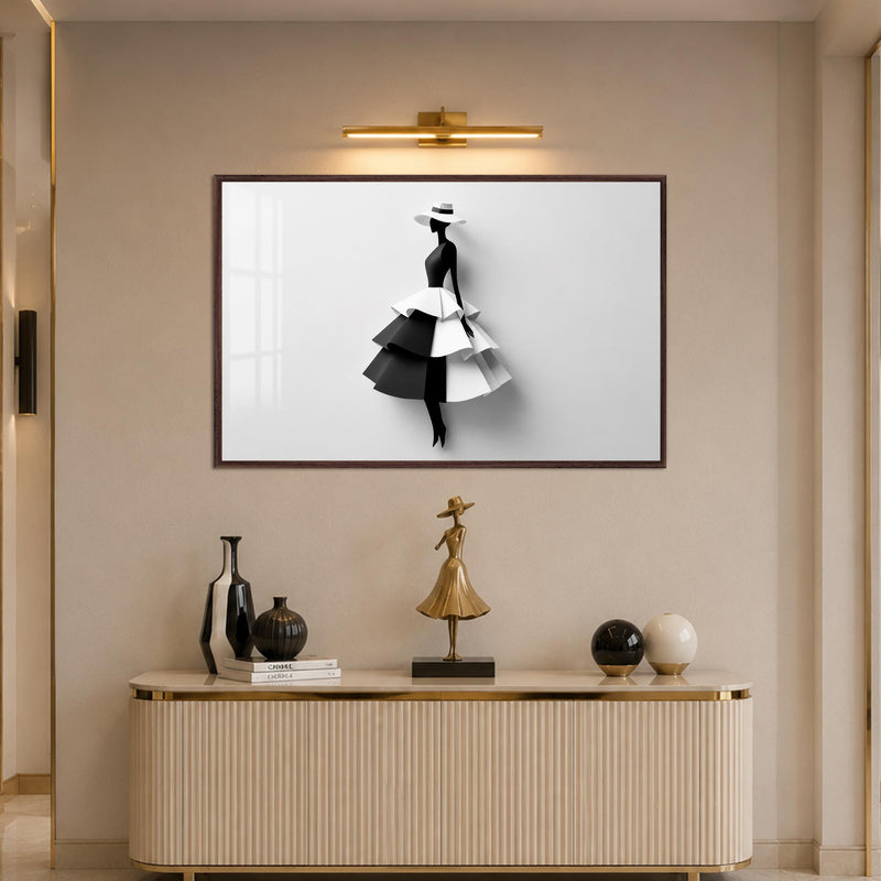 Katmanlı Siyah Beyaz Minimalist Moda Silüeti Cam Tablo – Ceviz Çerçeveli Cam Tablo