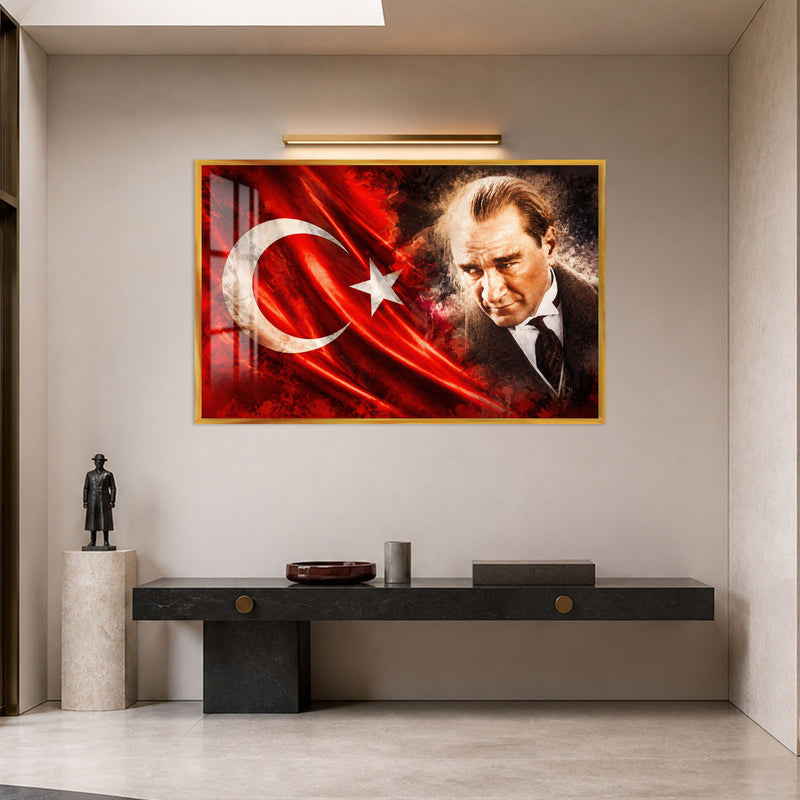 Kızıl Bayrakta Atatürk Cam Tablo – Altın Çerçeveli