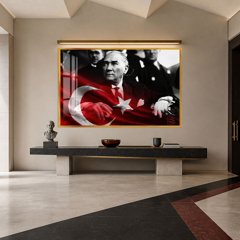 Gri Fonda Bayraklı Atatürk Cam Tablo – Altın Çerçeveli
