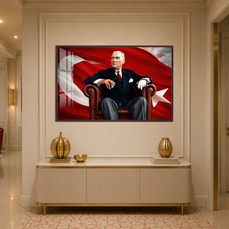 Deri Koltukta Atatürk Cam Tablo – Ceviz Çerçeveli