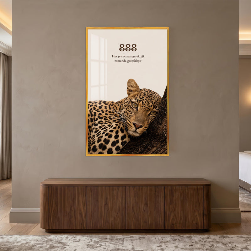 Sakin Leopar ve 888 Cam Tablo – Altın Çerçeveli Cam Tablo
