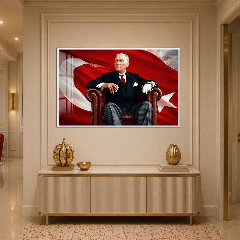Deri Koltukta Atatürk Cam Tablo – Beyaz Çerçeveli