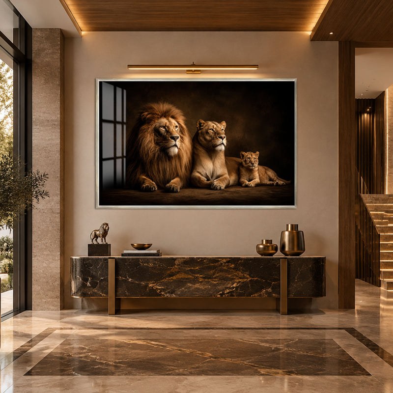 Karanlıkta Aslan Ailesi Cam Tablo – Gümüş Çerçeveli Cam Tablo