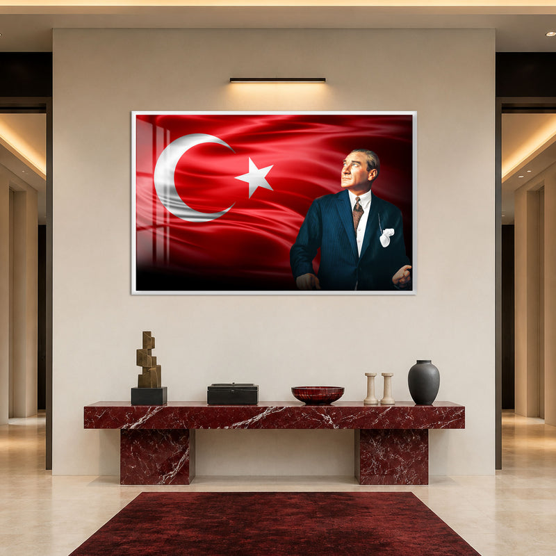 Bayrak Yanında Atatürk Cam Tablo – Beyaz Çerçeveli