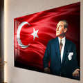 Bayrak Yanında Atatürk Cam Tablo