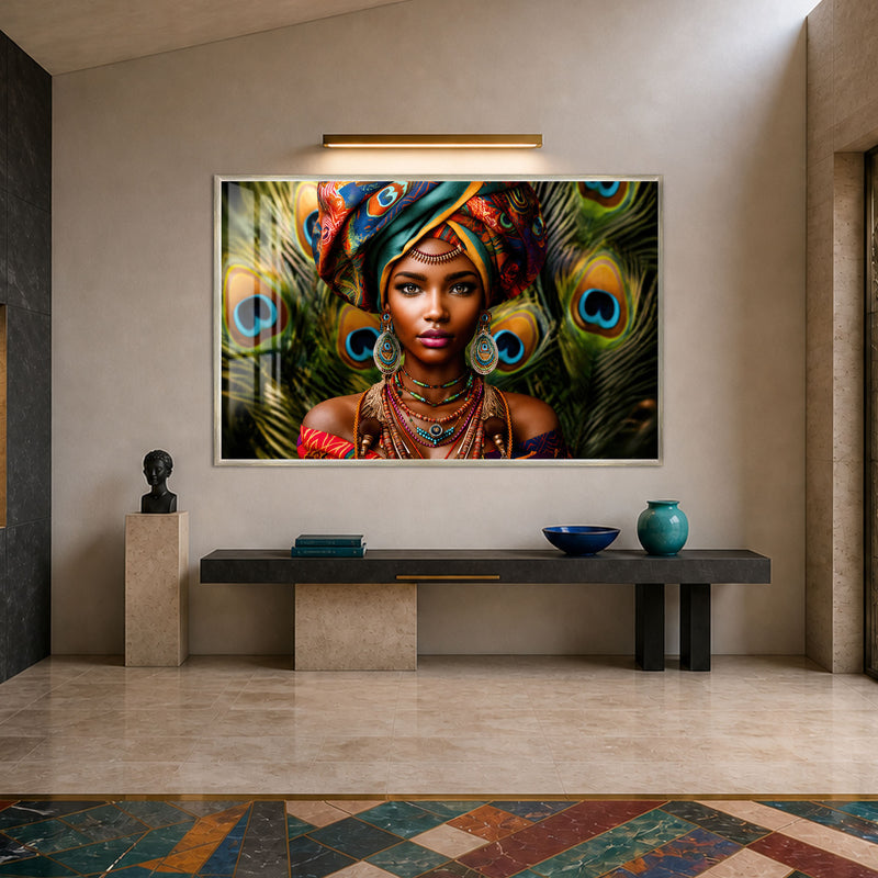 Tavus Tüylü Afrikalı Kadın Cam Tablo – Gümüş Çerçeveli Cam Tablo