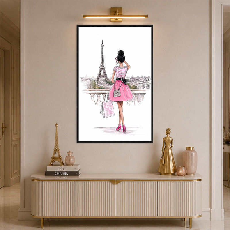 Pembe Etekli Moda Kızı Cam Tablo – Siyah Çerçeveli Cam Tablo