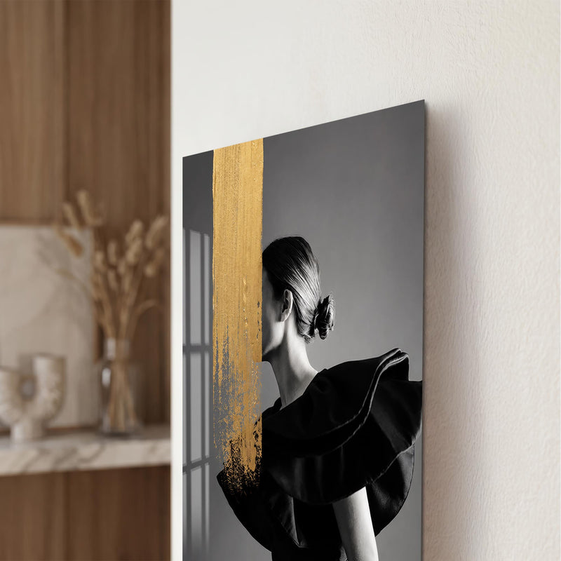 Altın Perdenin Ardındaki Kadın Cam Tablo – Cam Tablo