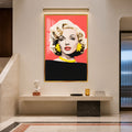 Sarı Küpeli Pop Art Sarışın Cam Tablo – Altın Çerçeveli Cam Tablo