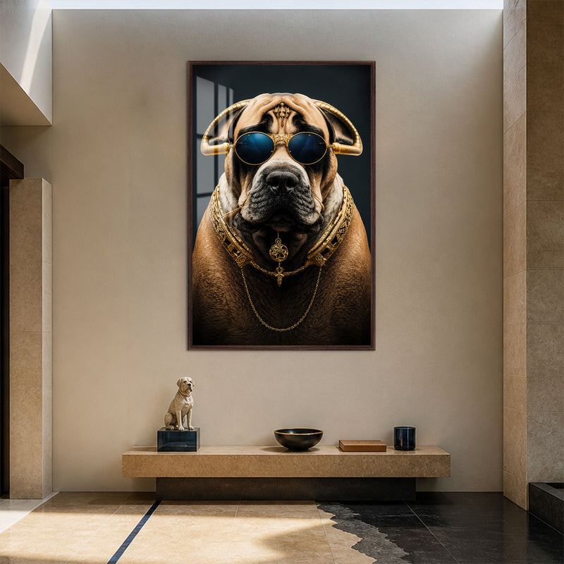 Altın Zincirli Güneş Gözlüklü Köpek Cam Tablo – Ceviz Çerçeveli Cam Tablo