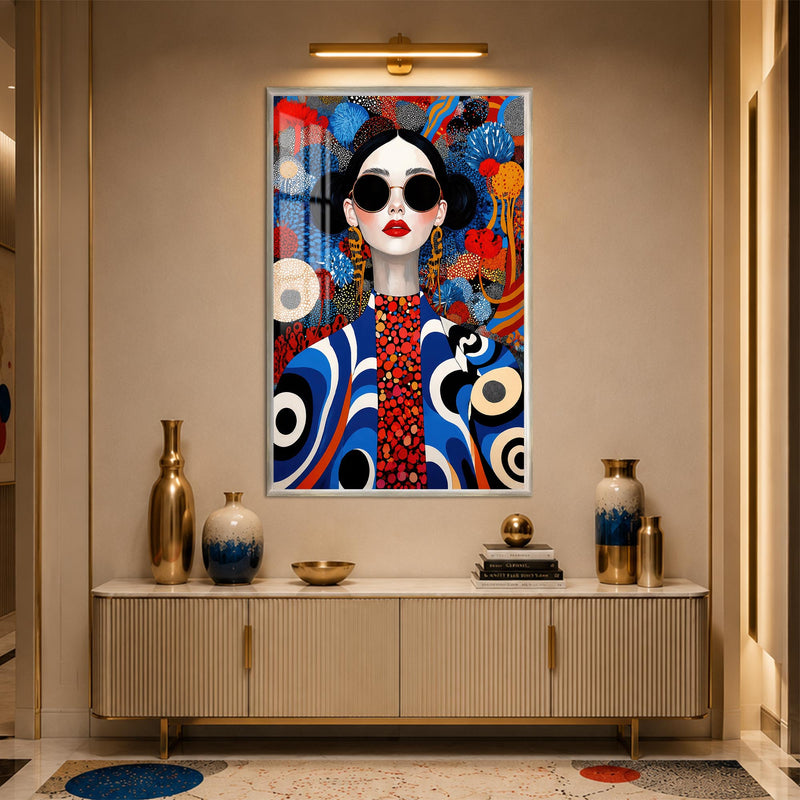 Yuvarlak Gözlüklü Renkli Pop Art Kadın Cam Tablo – Gümüş Çerçeveli Cam Tablo