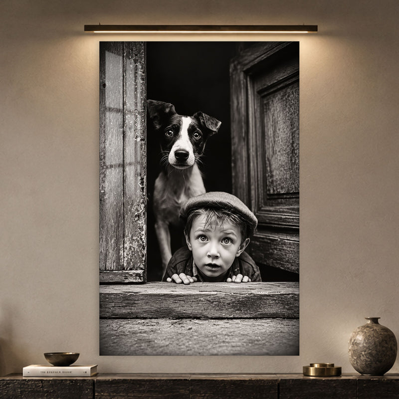 Kapıdan Bakan Çocuk ve Köpek Cam Tablo – Cam Tablo